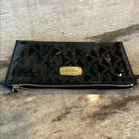 Michael Kors Shiny Black Logo Clutch - Picture 4 of 5